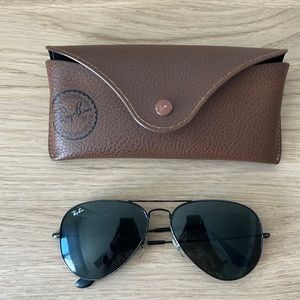 Black Rayban Aviator Sunglasses